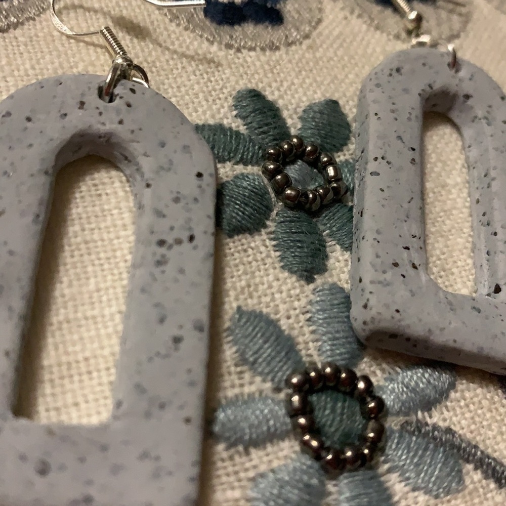 Earrings - Picture 5 of 8